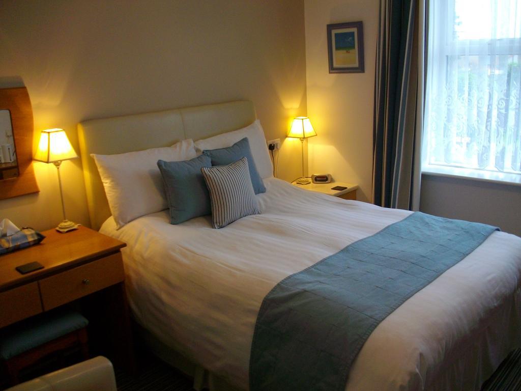 Gate Lodge Guest House 헌스탠턴 외부 사진